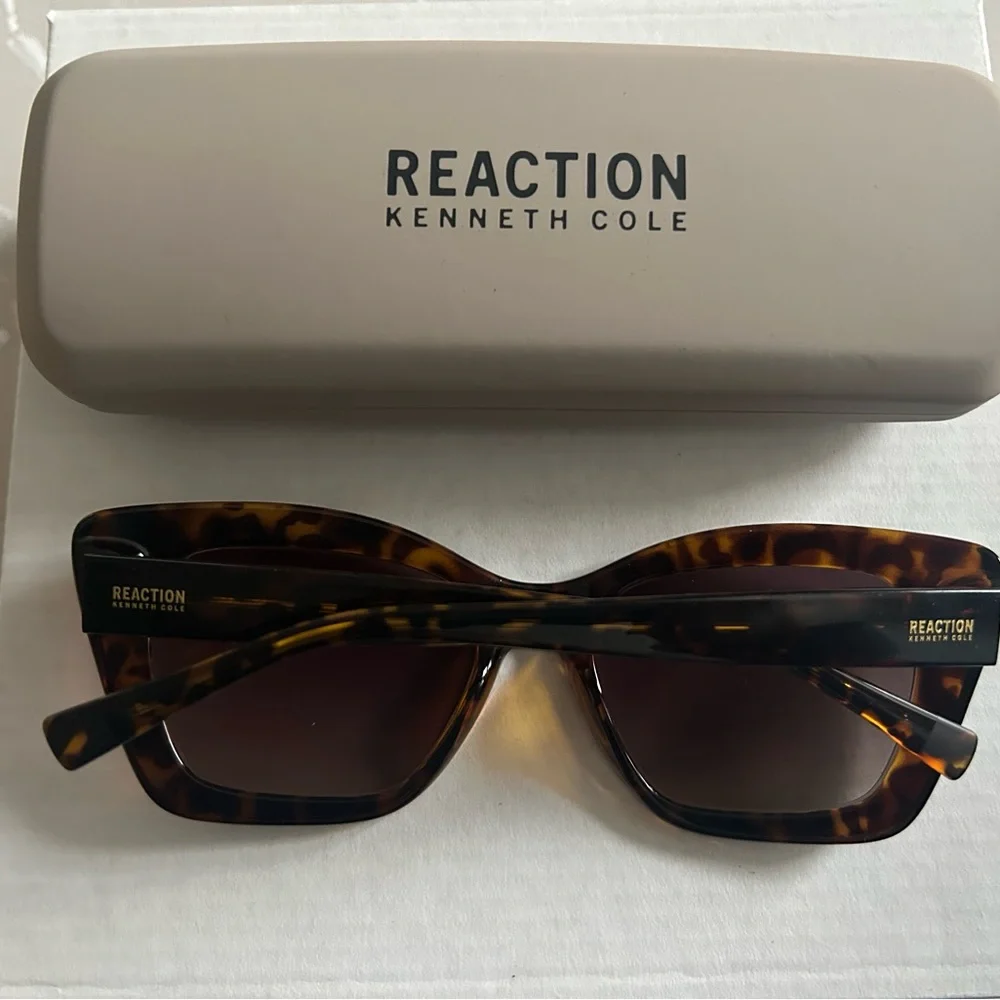 NWOT Reaction by Kenneth Cole Brown Tortoise Shell Cat Eye Sunglasses - Picture 5 of 5